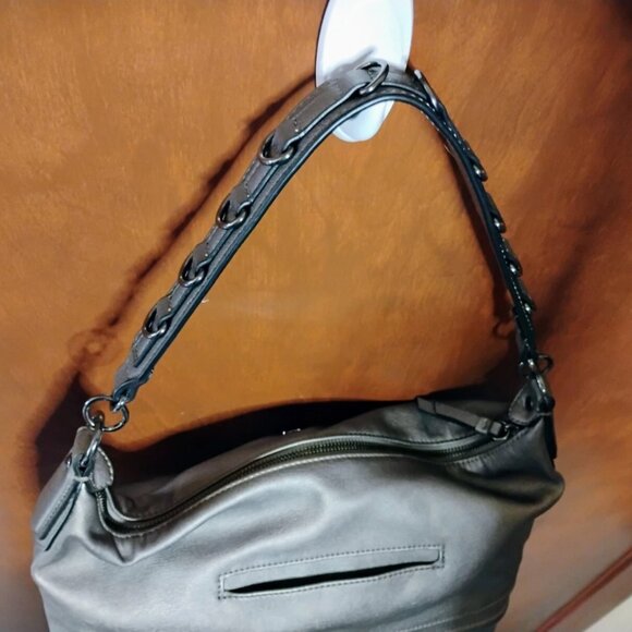 Simply Vera Wang Grey Leather Crossbody/shoulder strap Purse Metal Accents - Picture 3 of 5
